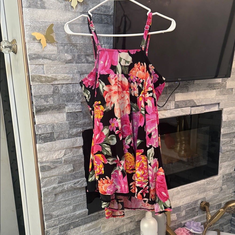Vibrant Floral Women's One Piece Swimsuit NWOT - Picture 3 of 4